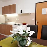 Victoria Apartment *